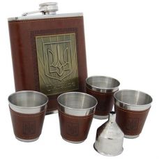 Набір з флягою 18 oz або 533мл + 4 стопки і лійка Герб України 61010